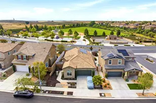 31869 Straw Lily Dr, Murrieta, CA 92563 - Photo 3
