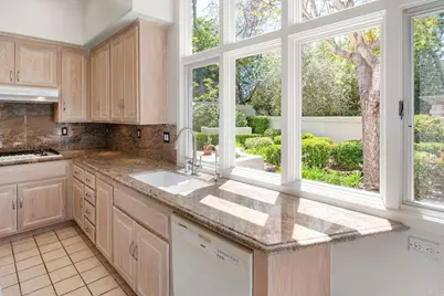9618 Claiborne Square, La Jolla, CA 92037 - Photo 15