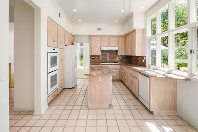 9618 Claiborne Square, La Jolla, CA 92037 - Photo 17