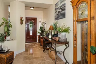 1810 Olympus Loop Dr, Vista, CA 92081 - Photo 3
