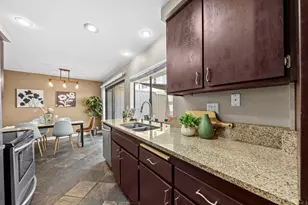 2710 Ariane Dr, San Diego, CA 92117 - Photo 17