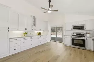 5848 Chateau Dr, San Diego, CA 92117 - Photo 17