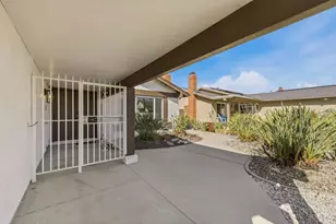 5848 Chateau Dr, San Diego, CA 92117 - Photo 37