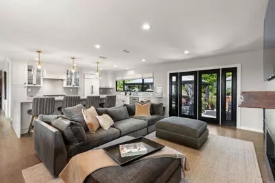 8675 Glenwick Lane, La Jolla, CA 92037 - Photo 17