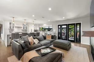 8675 Glenwick Ln, La Jolla, CA 92037 - Photo 17
