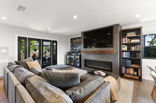 8675 Glenwick Ln, La Jolla, CA 92037 - Photo 13