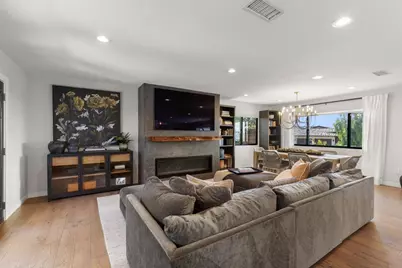 8675 Glenwick Lane, La Jolla, CA 92037 - Photo 15