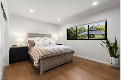8675 Glenwick Lane, La Jolla, CA 92037 - Photo 23
