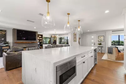 8675 Glenwick Lane, La Jolla, CA 92037 - Photo 9