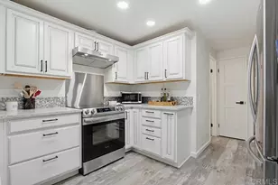 4608 Driftwood Cir, Carlsbad, CA 92008 - Photo 3