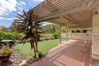 9046 Circle R Oaks Lane, Escondido, CA 92026 - Photo 31