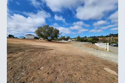 1060 Crest View Rd, Vista, CA 92081 - Photo 35