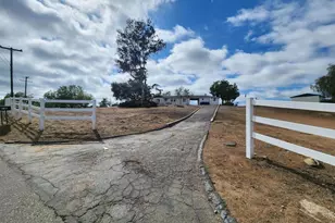 1060 Crestview Rd, Vista, CA 92081 - Photo 5