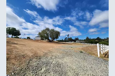 1060 Crest View Rd, Vista, CA 92081 - Photo 15