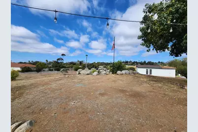 1060 Crest View Rd, Vista, CA 92081 - Photo 23