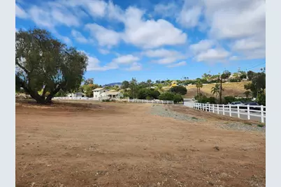 1060 Crest View Rd, Vista, CA 92081 - Photo 17