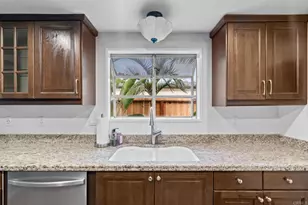 267 Hannalei Dr, Vista, CA 92083 - Photo 11