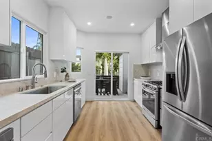 976 Sapphire St, San Diego, CA 92109 - Photo 23