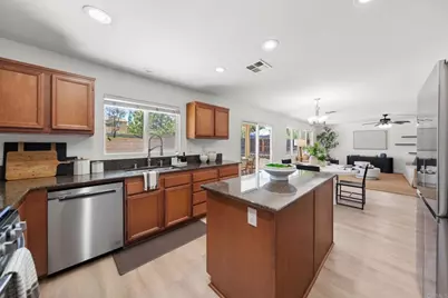 38098 Tranquila Ave, Murrieta, CA 92563 - Photo 9