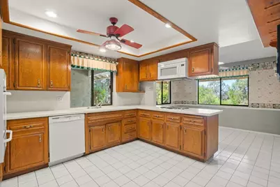 1060 Evergreen Lane, Vista, CA 92084 - Photo 9