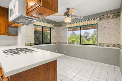 1060 Evergreen Lane, Vista, CA 92084 - Photo 11