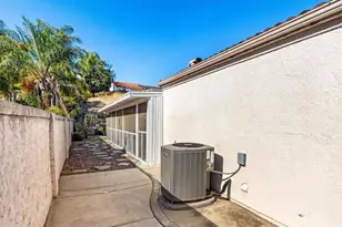 1484 Corte La Mantua, Escondido, CA 92026 - Photo 7