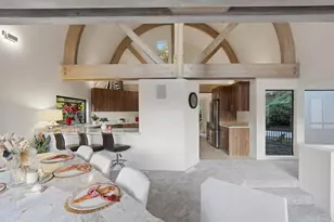 6105 Avenida Chamnez, La Jolla, CA 92037 - Photo 9