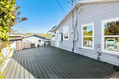 697 Ocean View Avenue, Encinitas, CA 92024 - Photo 11
