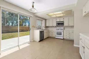 25177 Calle De Tres Amigos, Murrieta, CA 92563 - Photo 13