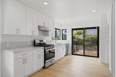 8210 Caminito Modena, La Jolla, CA 92037 - Photo 19