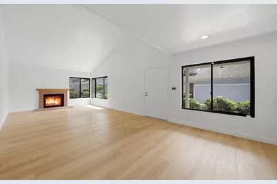 8210 Caminito Modena, La Jolla, CA 92037 - Photo 13