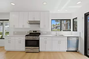 8210 Caminito Modena, La Jolla, CA 92037 - Photo 17