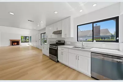 8210 Caminito Modena, La Jolla, CA 92037 - Photo 5