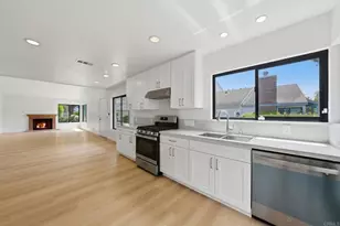 8210 Caminito Modena, La Jolla, CA 92037 - Photo 5