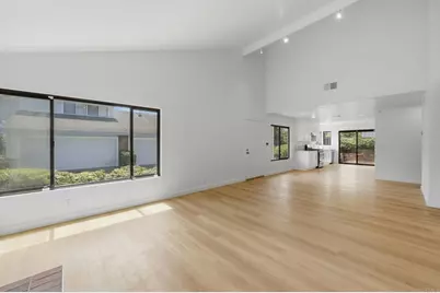 8210 Caminito Modena, La Jolla, CA 92037 - Photo 9