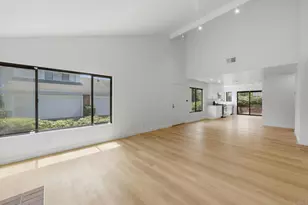8210 Caminito Modena, La Jolla, CA 92037 - Photo 9