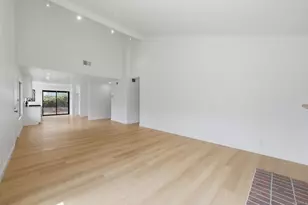 8210 Caminito Modena, La Jolla, CA 92037 - Photo 11