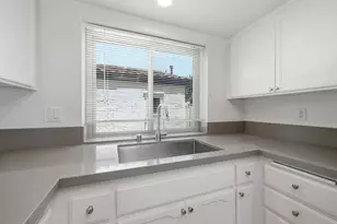 6805 Briarwood Dr, Carlsbad, CA 92011 - Photo 11