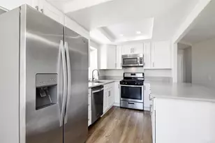 7400 Altiva Pl, Carlsbad, CA 92009 - Photo 11