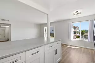 7400 Altiva Pl, Carlsbad, CA 92009 - Photo 9