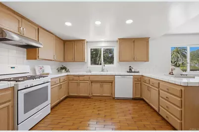 217 Camille Way, Vista, CA 92083 - Photo 13