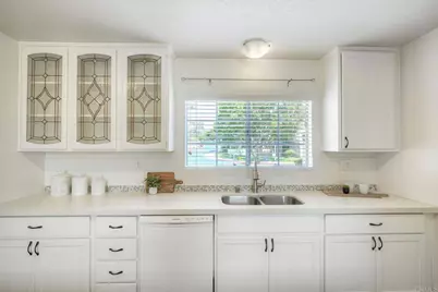 4545 Essex Court, Carlsbad, CA 92010 - Photo 15