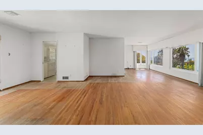 5825 Folsom Dr, La Jolla, CA 92037 - Photo 9