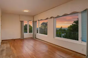 5825 Folsom Dr, La Jolla, CA 92037 - Photo 3