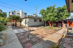 1960 Emerald St, San Diego, CA 92109 - Photo 23