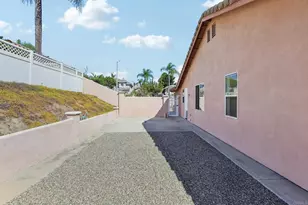 638 Cantara Ln, Vista, CA 92081 - Photo 55