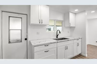 6 Biltmore Ave, Escondido, CA 92027 - Photo 11