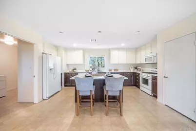352 Tom McGuinness Jr Circle, Fallbrook, CA 92028 - Photo 13
