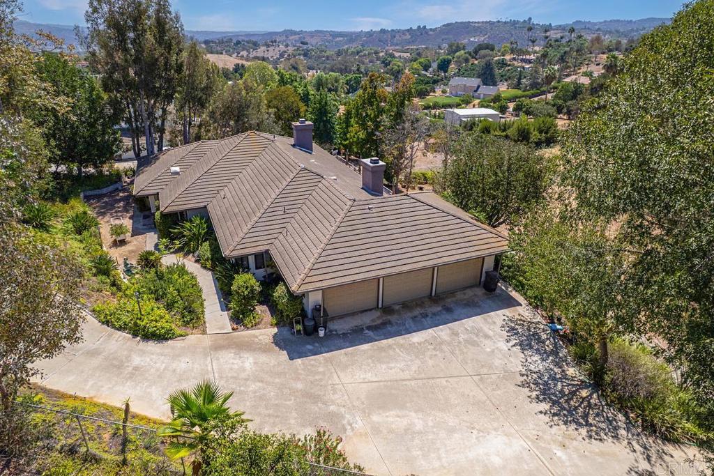 3911 Alta Vista Drive listing exterior
