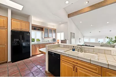 7631 Hillside Drive, La Jolla, CA 92037 - Photo 17